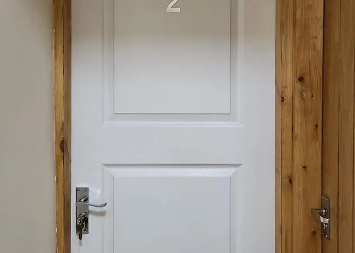 Pansiyon In 6 Minutes Drive To Victoria Station