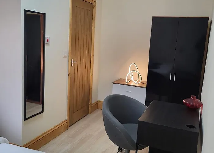 Pansiyon In 6 Minutes Drive To Victoria Station *