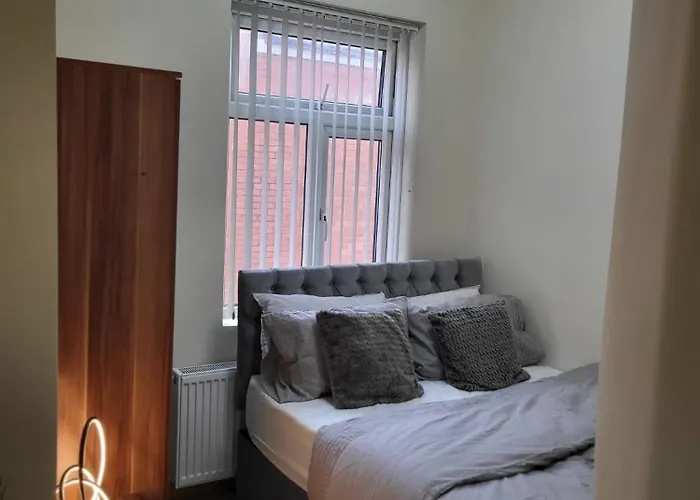 In 6 Minutes Drive To Victoria Station *