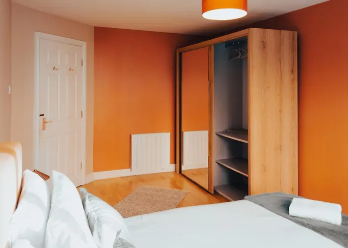 Gem With Stylish 2br Retreat And Free Carpark 맨체스터