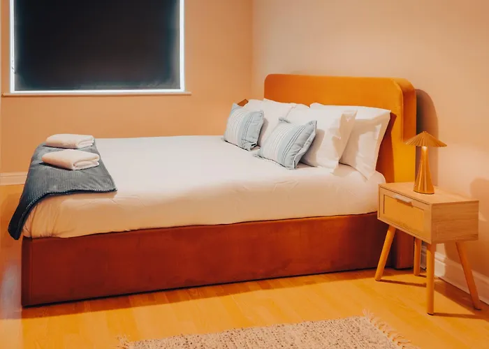 Gem With Stylish 2br Retreat And Free Carpark 맨체스터