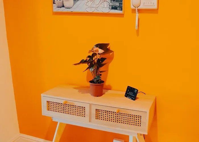 Gem With Stylish 2br Retreat And Free Carpark