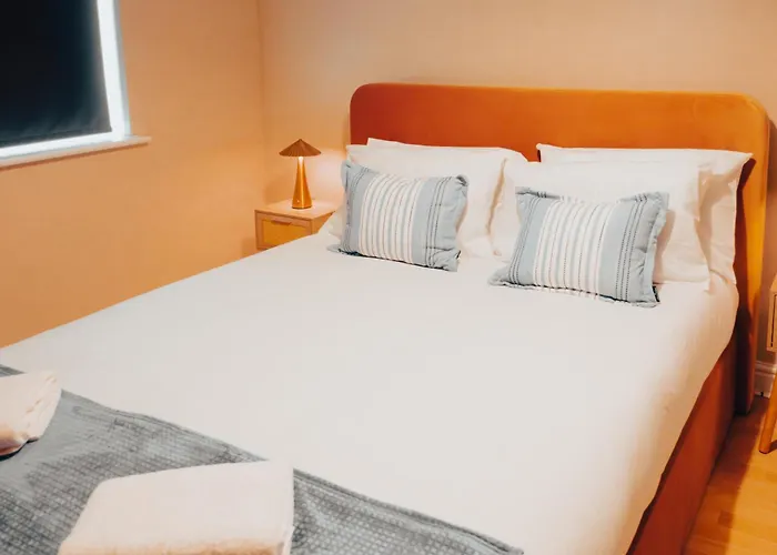 Gem With Stylish 2br Retreat And Free Carpark *