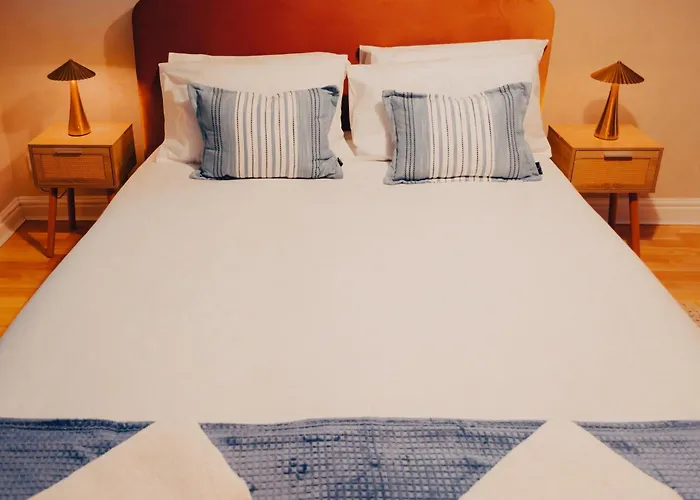 아파트 Gem With Stylish 2br Retreat And Free Carpark