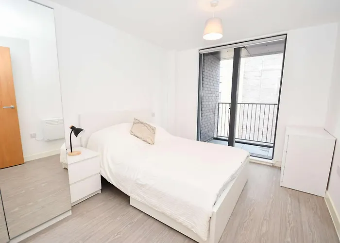 Spacious & Contemporary 1bed Daire