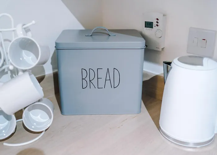 아파트 Stylish 2-bed Apartment, Sleeps 6, Free Parking