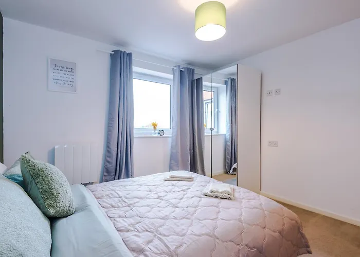 아파트 Stylish 2-bed Apartment, Sleeps 6, Free Parking