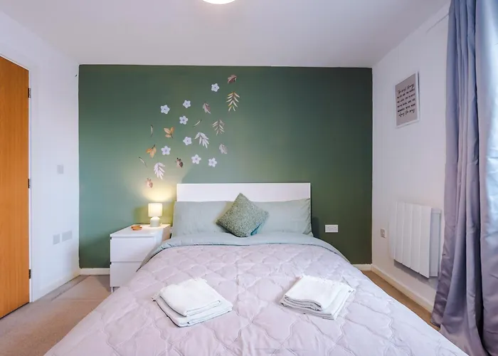 Stylish 2-bed Apartment, Sleeps 6, Free Parking