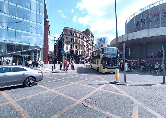 アパート Bee Cosy - Near Train Stations And Shopping Centre With Paid Private Parking, 500mbps Internet And Netflix *