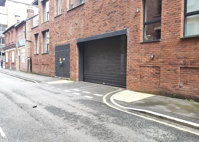 Bee Cosy - Near Train Stations And Shopping Centre With Paid Private Parking, 500mbps Internet And Netflix Manchester