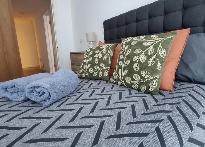 Bee Cosy - Near Train Stations And Shopping Centre With Paid Private Parking, 500mbps Internet And Netflix * Manchester
