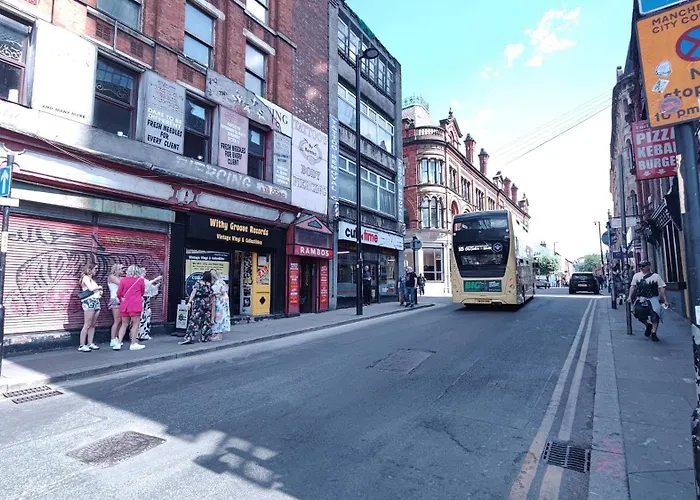 Apartment Bee Cosy - Near Train Stations And Shopping Centre With Paid Private Parking, 500mbps Internet And Netflix