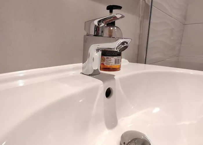 Bee Cosy - Near Train Stations And Shopping Centre With Paid Private Parking, 500mbps Internet And Netflix アパート