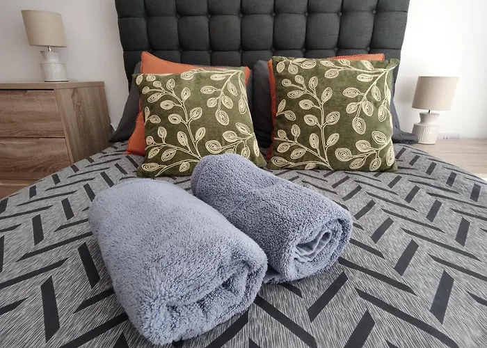 Apartment Bee Cosy - Near Train Stations And Shopping Centre With Paid Private Parking, 500mbps Internet And Netflix