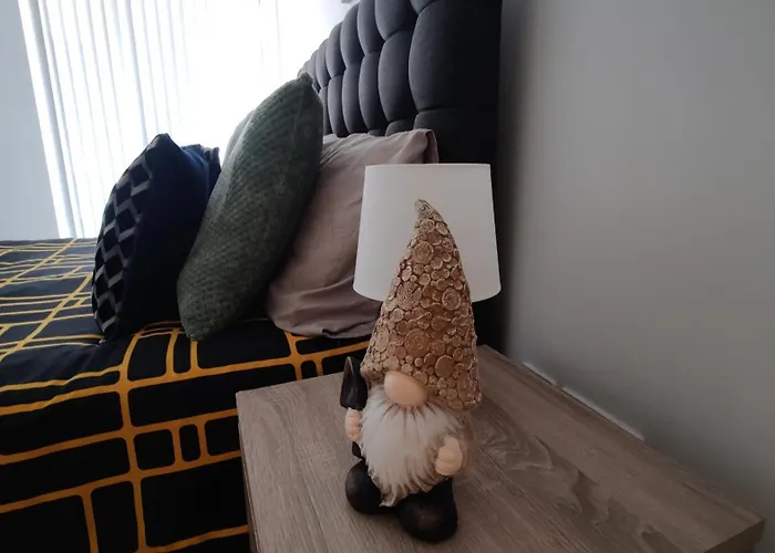 Apartment Bee Cosy - Near Train Stations And Shopping Centre With Paid Private Parking, 500mbps Internet And Netflix Manchester