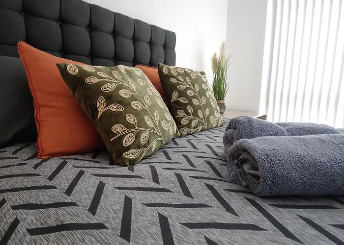 Apartamento Bee Cosy - Near Train Stations And Shopping Centre With Paid Private Parking, 500mbps Internet And Netflix *