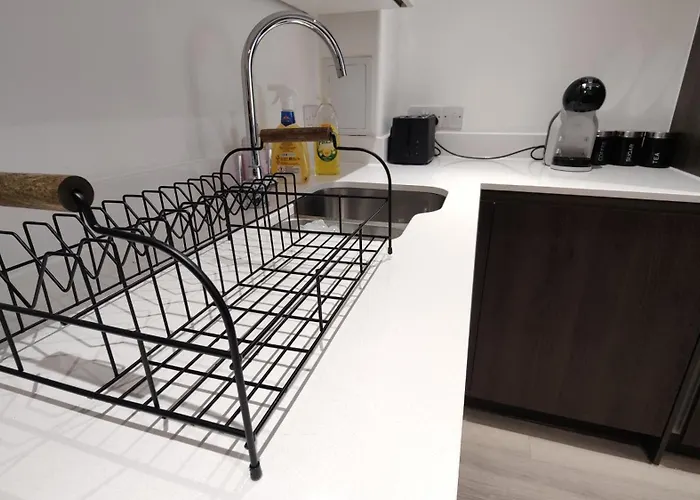 Bee Cosy - Near Train Stations And Shopping Centre With Paid Private Parking, 500mbps Internet And Netflix アパート