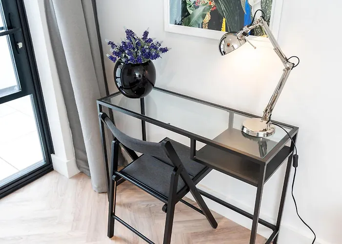 2 Bedroom, 2 Bathroom Apartment, Close To Mcr Centre *