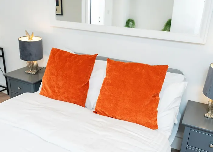 2 Bedroom, 2 Bathroom Apartment, Close To Mcr Centre *