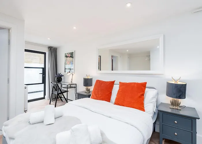 2 Bedroom, 2 Bathroom Apartment, Close To Mcr Centre