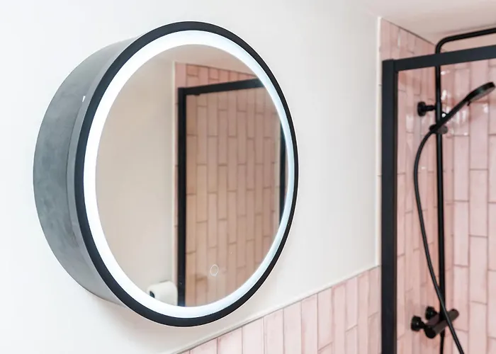 2 Bedroom, 2 Bathroom Apartment, Close To Mcr Centre