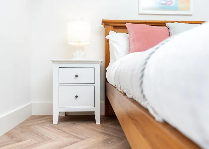 2 Bedroom, 2 Bathroom Apartment, Close To Mcr Centre *