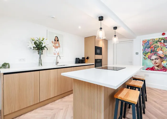 2 Bedroom, 2 Bathroom Apartment, Close To Mcr Centre 아파트 *