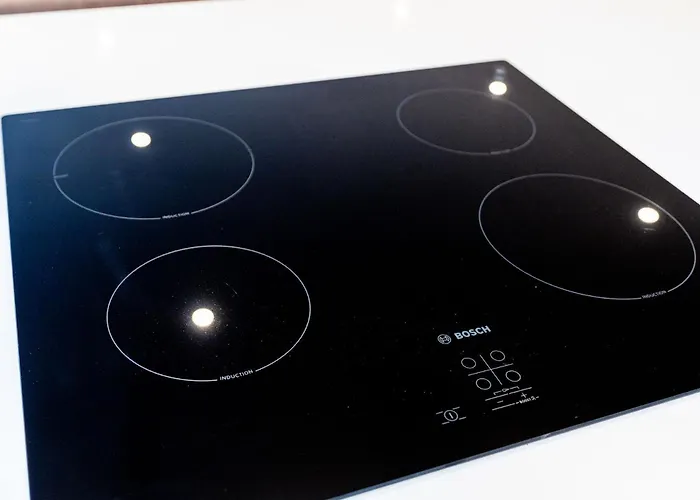 2 Bedroom, 2 Bathroom Apartment, Close To Mcr Centre *