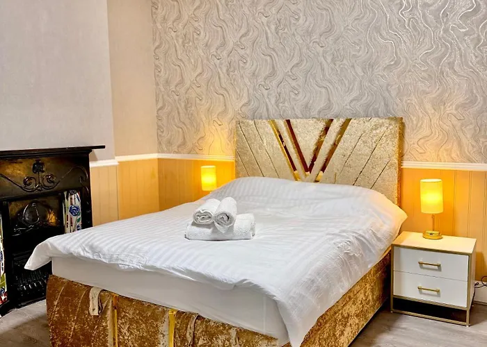 Full With Free Parking In Moss Bank, Crumpsall,