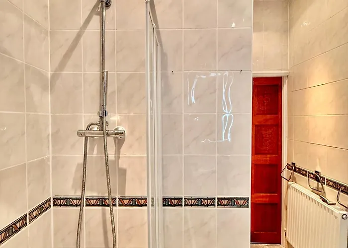 Full With Free Parking In Moss Bank, Crumpsall, Semesterbostad Manchester