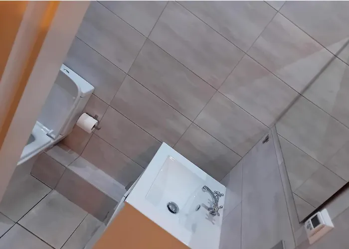 아파트 3 Bed-sleeps 6-city Centre-free Parking *