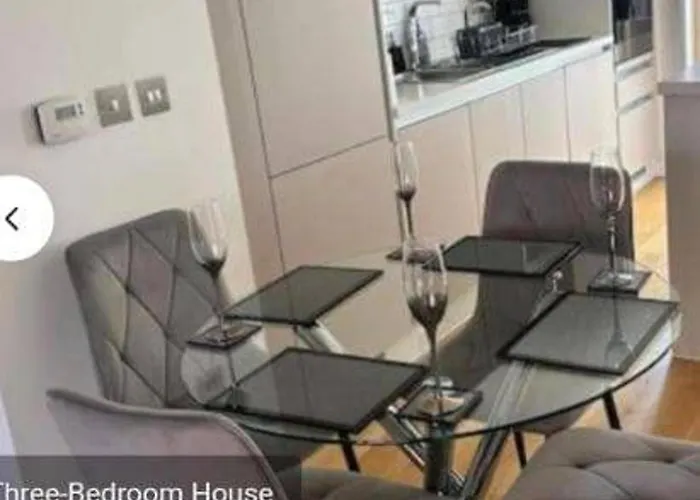 3 Bed-sleeps 6-city Centre-free Parking