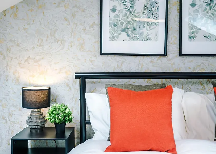 Сasa de vacaciones Large 4br House, Sleeps 8, Parking, Full Kitchen, Ideal For Groups, Family, Contractors *