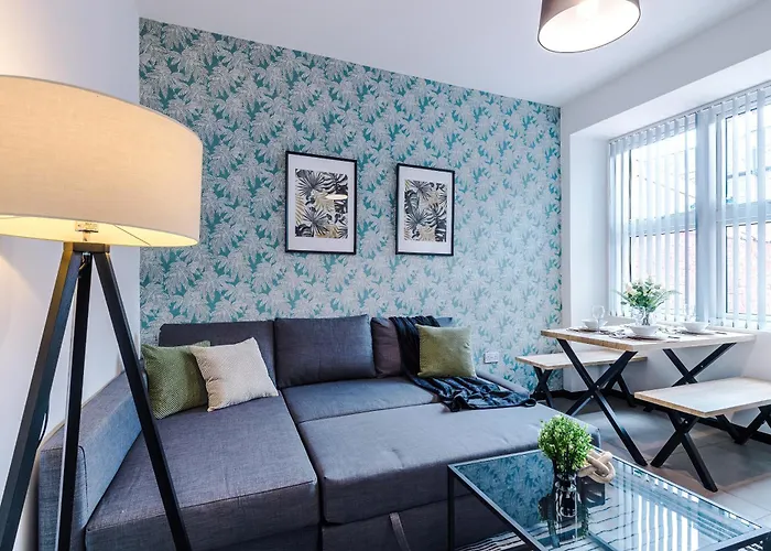 Large 4br House, Sleeps 8, Parking, Full Kitchen, Ideal For Groups, Family, Contractors