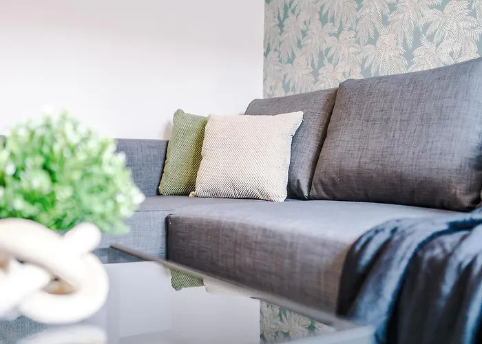 Large 4br House, Sleeps 8, Parking, Full Kitchen, Ideal For Groups, Family, Contractors *