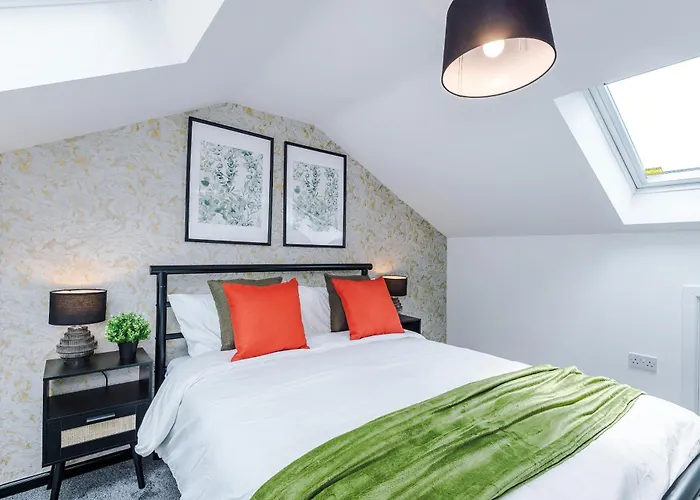 Large 4br House, Sleeps 8, Parking, Full Kitchen, Ideal For Groups, Family, Contractors Holiday home *