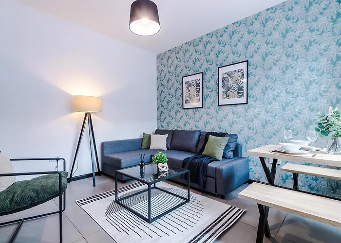 Large 4br House, Sleeps 8, Parking, Full Kitchen, Ideal For Groups, Family, Contractors Mánchester