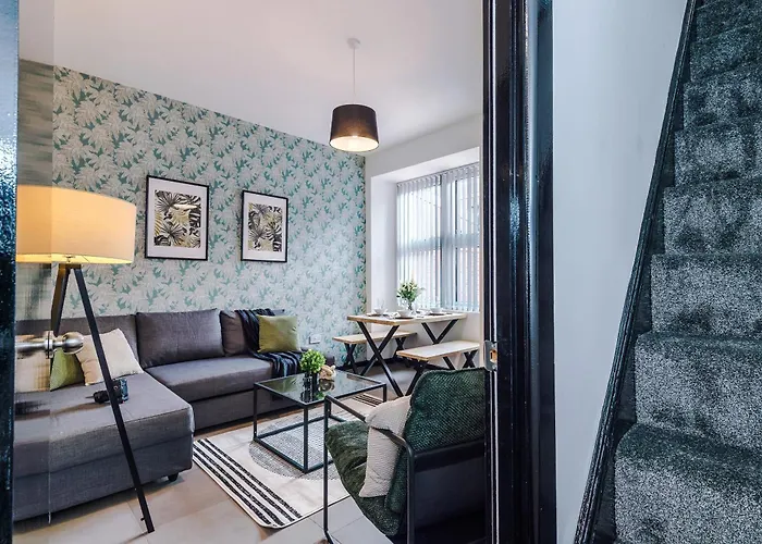 Large 4br House, Sleeps 8, Parking, Full Kitchen, Ideal For Groups, Family, Contractors