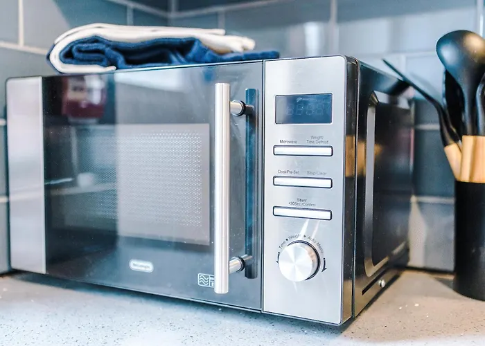 Large 4br House, Sleeps 8, Parking, Full Kitchen, Ideal For Groups, Family, Contractors