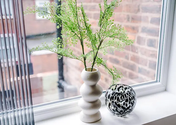 Large 4br House, Sleeps 8, Parking, Full Kitchen, Ideal For Groups, Family, Contractors