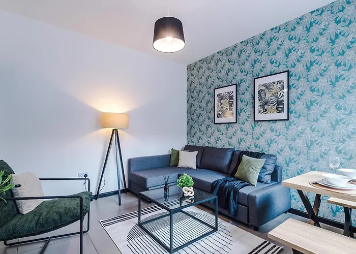 Сasa de vacaciones Large 4br House, Sleeps 8, Parking, Full Kitchen, Ideal For Groups, Family, Contractors *