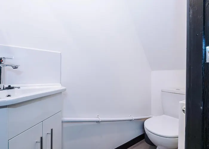 Сasa de vacaciones Large 4br House, Sleeps 8, Parking, Full Kitchen, Ideal For Groups, Family, Contractors