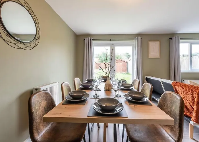 Chic 4bd Abode - Free Parking - Snooker Prázdninový dům