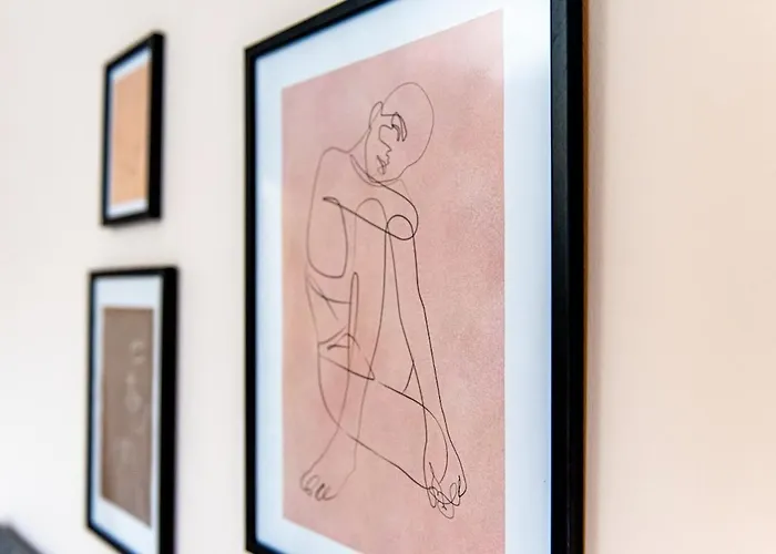 2 Bedroom Flat By Eccles Station With Communal Rooftop Garden Apartmán