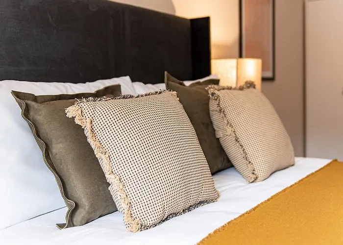 Lägenhet 2 Bedroom Flat By Eccles Station With Communal Rooftop Garden Manchester