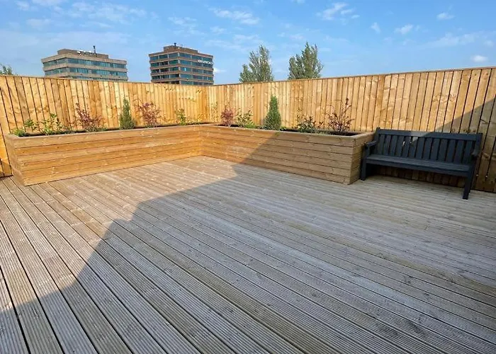 2 Bedroom Flat By Eccles Station With Communal Rooftop Garden Lägenhet