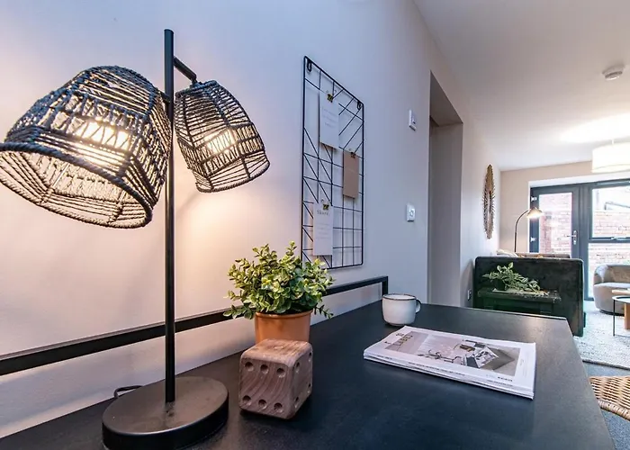 Lägenhet 2 Bedroom Flat By Eccles Station With Communal Rooftop Garden