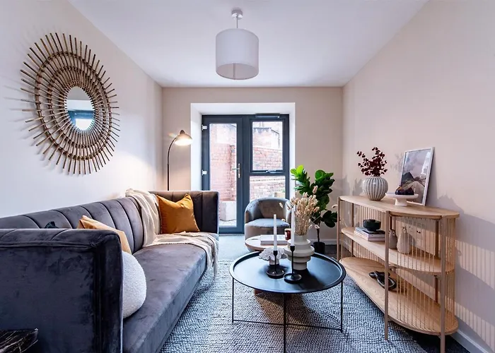 2 Bedroom Flat By Eccles Station With Communal Rooftop Garden Apartmán *