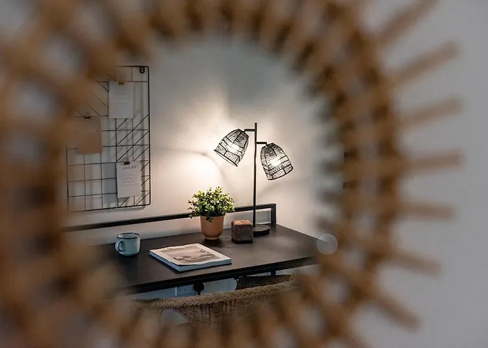 2 Bedroom Flat By Eccles Station With Communal Rooftop Garden Lägenhet Manchester