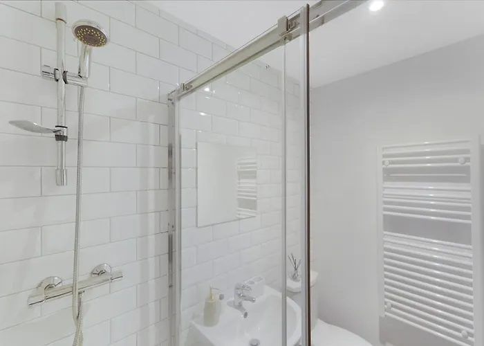 New 2br In Kinetic, Talbot Road Daire